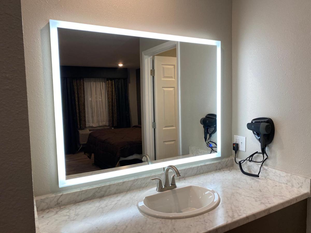 Ozark Inn & Suites Esterno foto