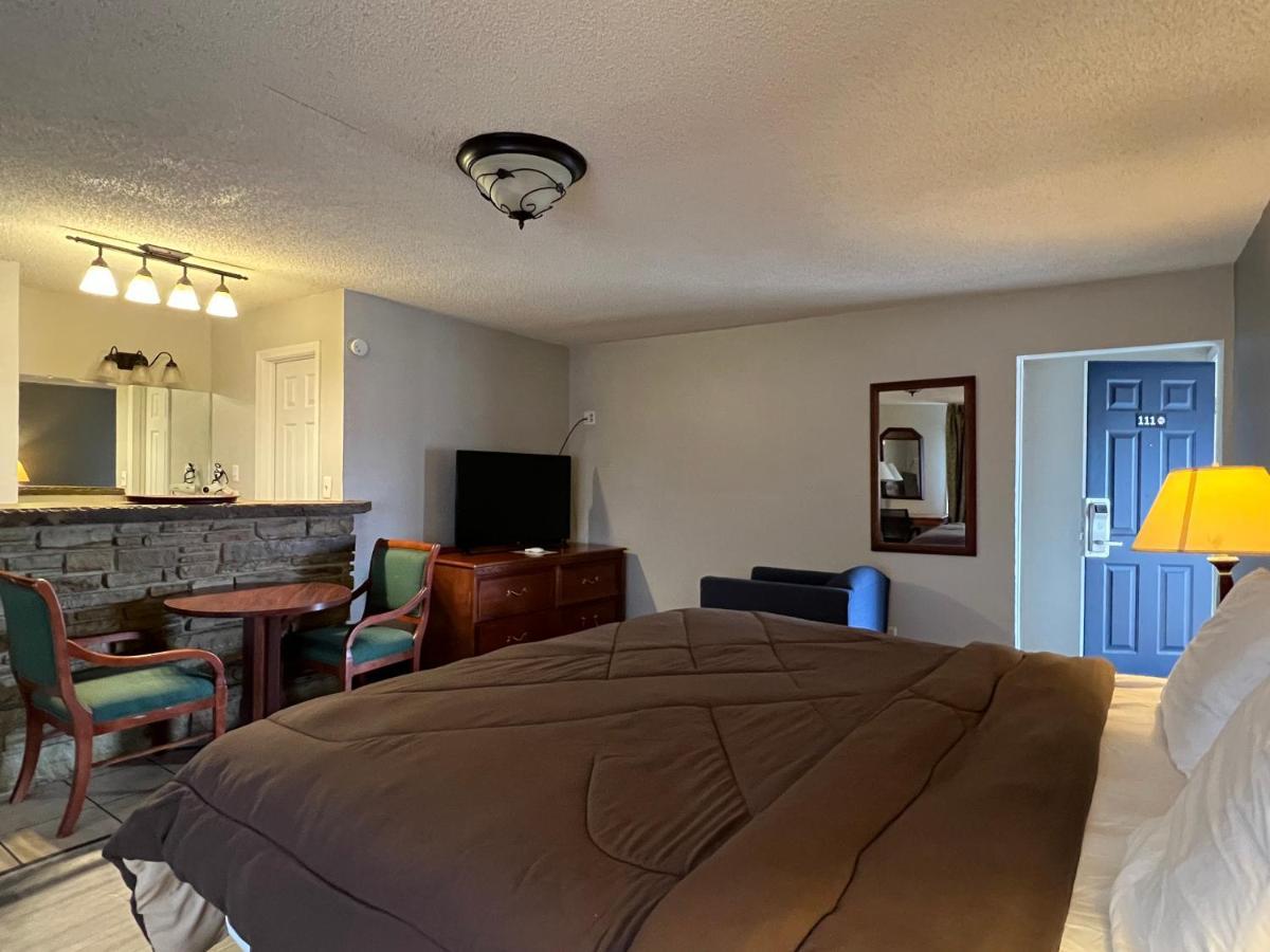 Ozark Inn & Suites Esterno foto