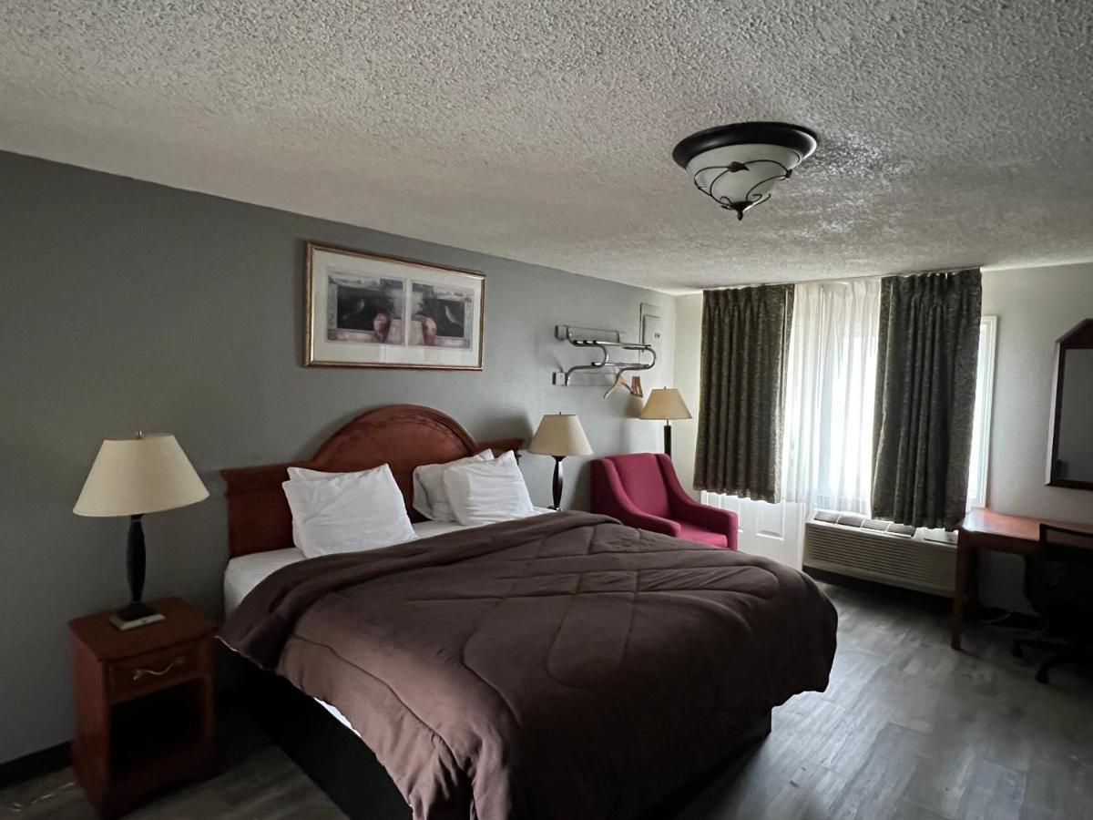 Ozark Inn & Suites Esterno foto