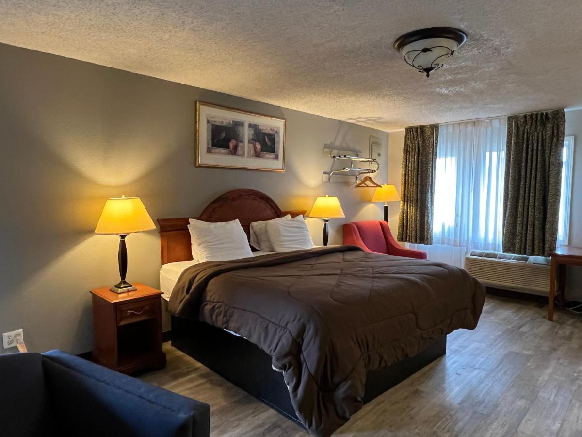 Ozark Inn & Suites Esterno foto