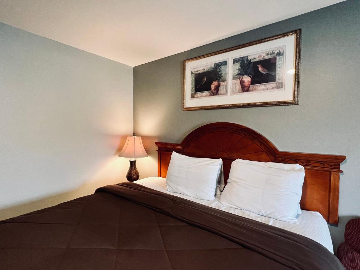 Ozark Inn & Suites Esterno foto