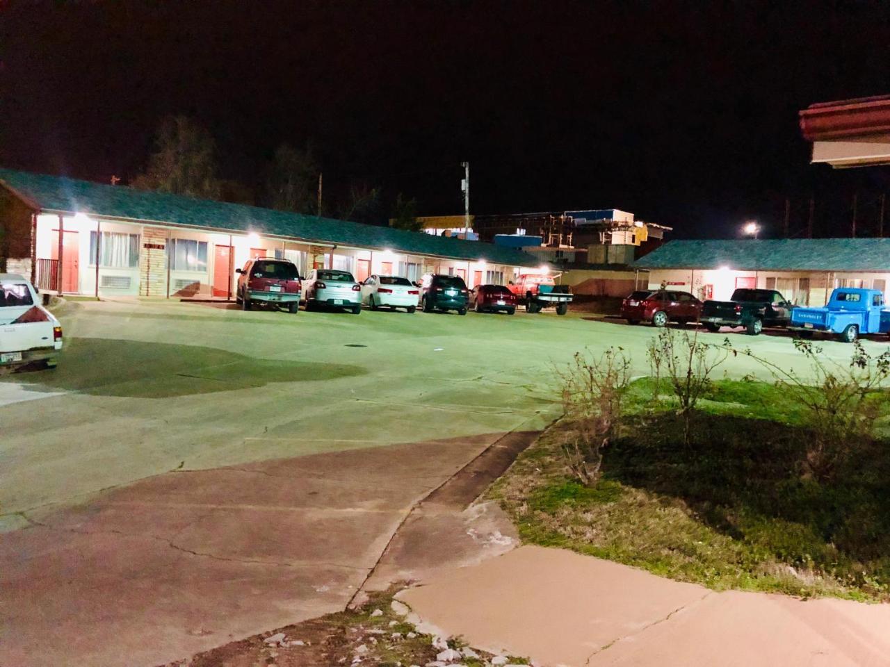 Ozark Inn & Suites Esterno foto