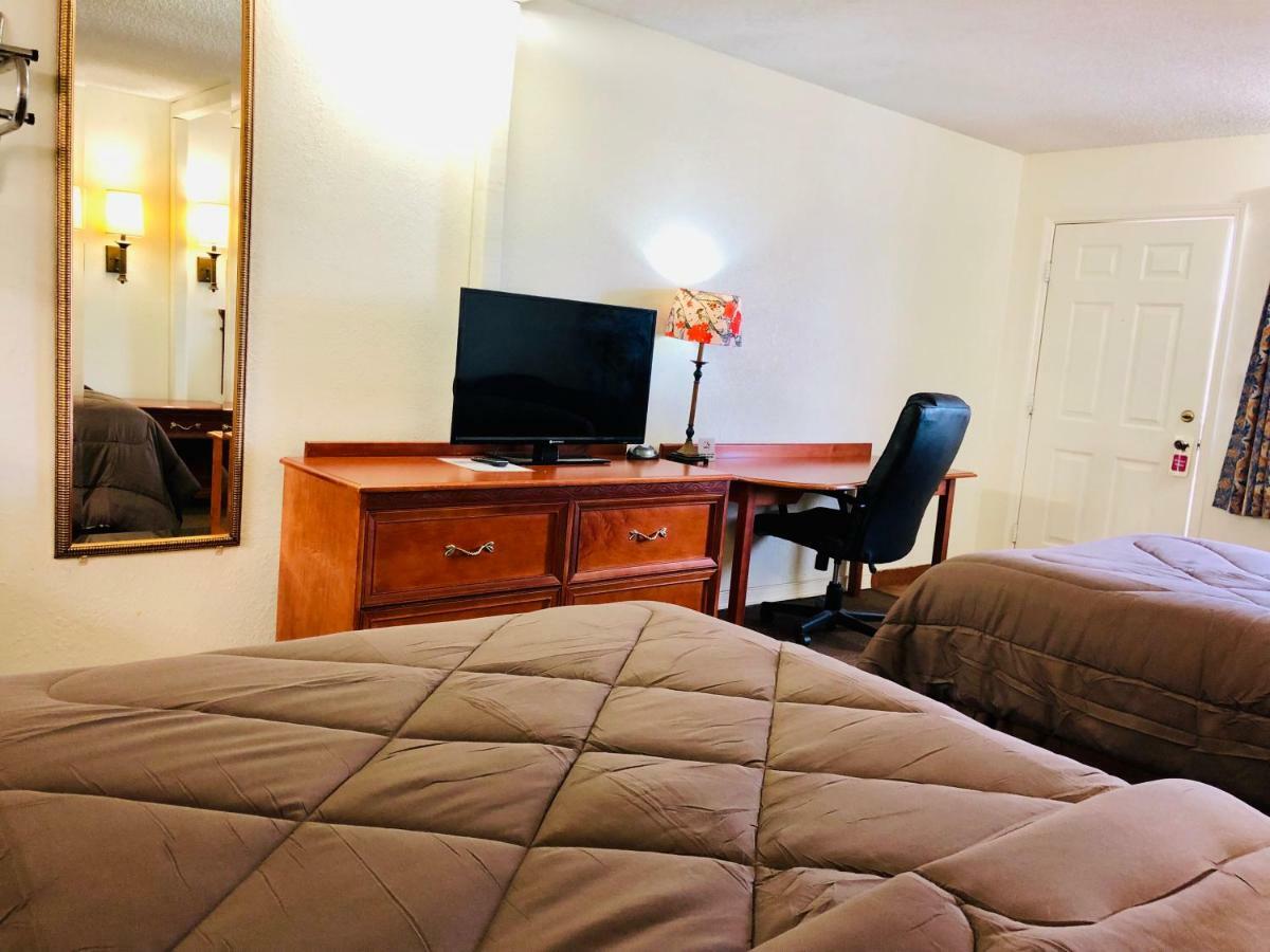 Ozark Inn & Suites Esterno foto
