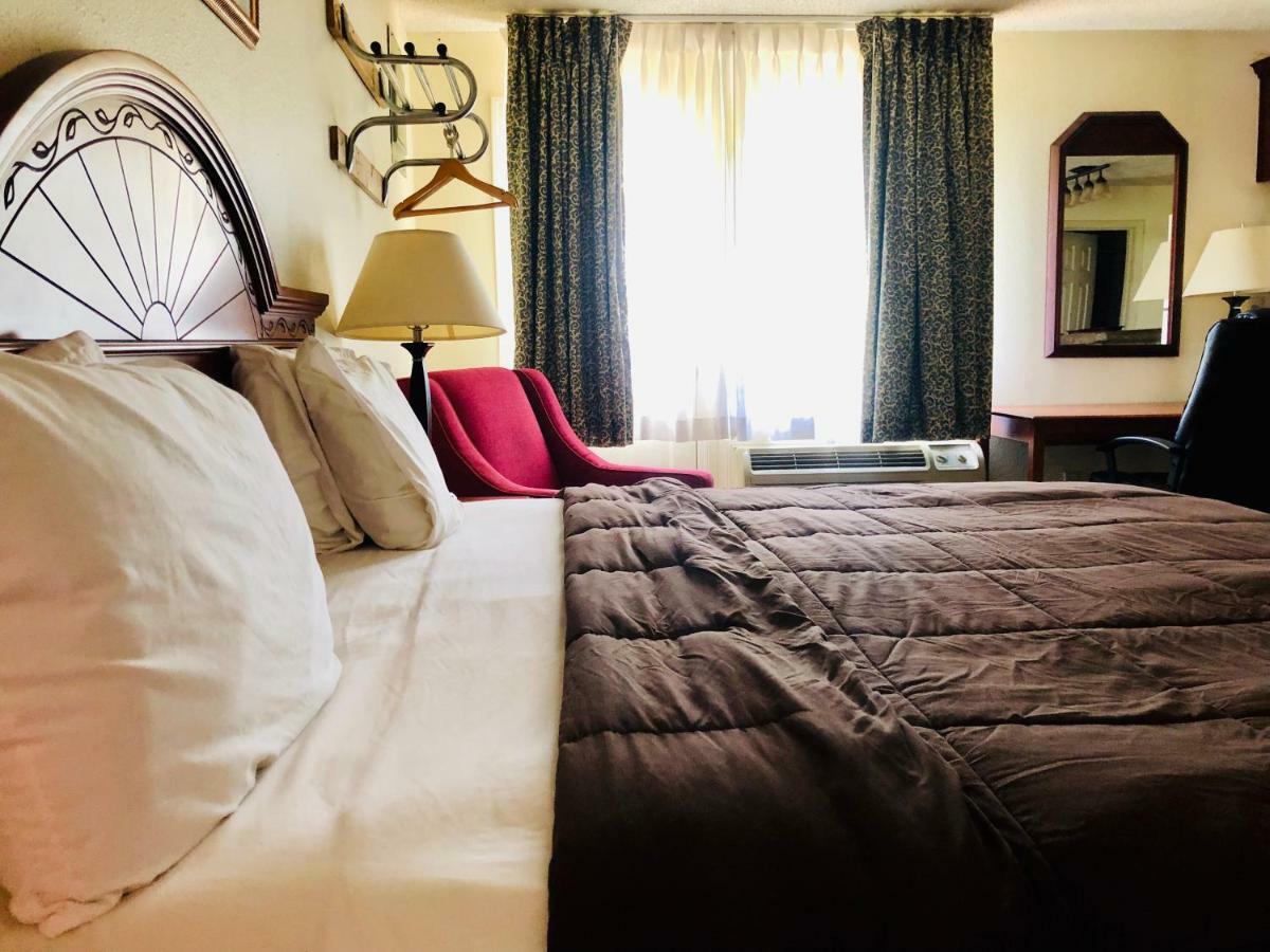 Ozark Inn & Suites Esterno foto