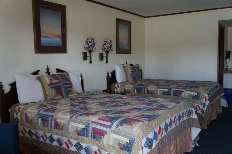 Ozark Inn & Suites Esterno foto