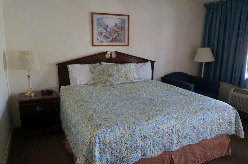 Ozark Inn & Suites Esterno foto