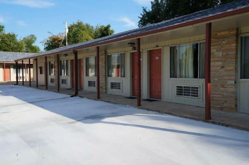 Ozark Inn & Suites Esterno foto
