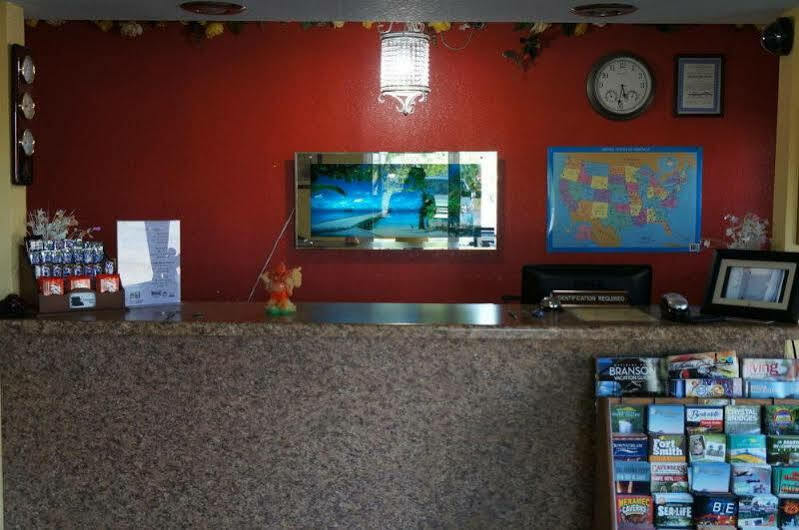 Ozark Inn & Suites Esterno foto